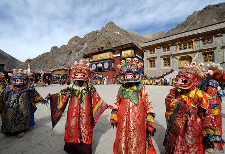 Monks in masks perform during the Lamaist devil dance ceremony at Tsurpu Monastery, about 70 kilometers of Lhasa, capital of southwest China's Tibet Autonomous Region, Feb. 23, 2009.[Chogo/Xinhua]