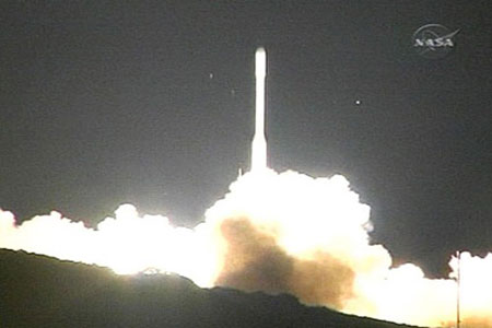 This NASA video image shows NASA's Orbiting Carbon Observatory and its Taurus booster as it lifts off from Vandenberg Air Force Base, in California. A rocket carrying a NASA satellite designed to study global warming from space crashed in the ocean near Antarctica after a failed launch on Feb. 24, 2009. [Xinhua/AFP]