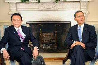 U.S. President Barack Obama (R) meets with Japan's Prime Minister Taro Aso in the Oval Office of the White House in Washington, DC February 24, 2009. [Joshua Roberts/CCTV/REUTERS]