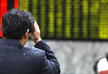 A stock holder looks at the electronic board of share prices at a securities exchange in Shanghai, China, on Feb. 24, 2009. The benchmark Shanghai Composite Index closed at 2200.65, down 4.56 percent, and the Shenzhen index closed at 8403.02, down 3.72 percent on Tuesday. [Xinhua]
