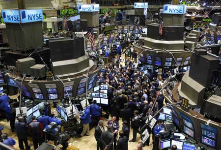 Traders work on the floor of the New York Stock Exchange, February 11, 2009.[Xinhua]