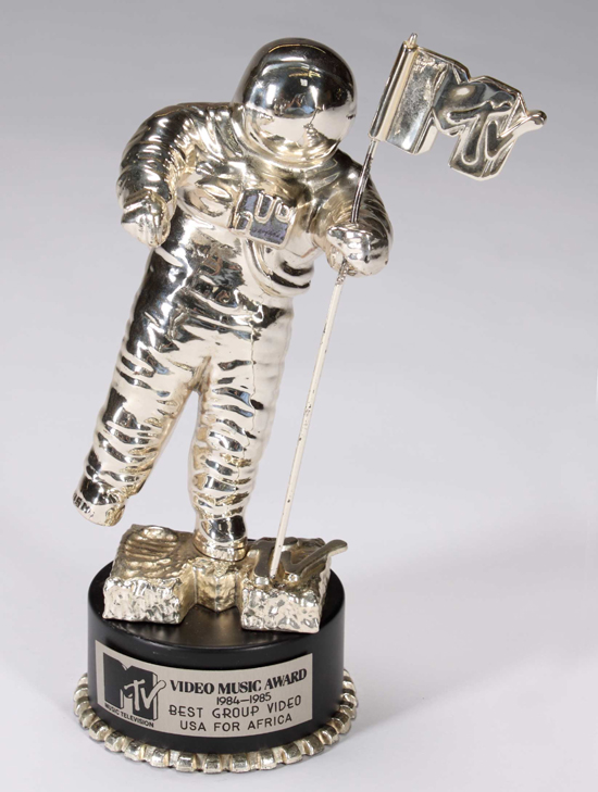 A silver MTV 'Moon Man' award on round metal base with plaque reading in full 'Video Music Award 1984-1985 Best Group Video USA For Africa. Estimate: $6,000 - $8,000 [China.org.cn/Julien's Auctions/Shaan Kokin] 