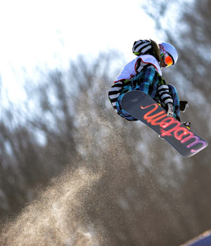 China's Liu Jiayu competes during the women half pipe final of snowboarding at the 24th World Winter Universiade at the Maoershan Ski Resort in Maoershan Town, 85km southeast from Harbin, capital of northeast China's Heilongjiang Province, Feb. 25, 2009. Liu won the gold medal with 46.7 points. (Xinhua Photo) 