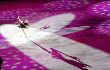Nana Takeda of Japan performs during a gala exhibition of figure skating in the 24th Winter Universiade at Harbin International Conference, Exhibition and Sports Center Gym in Harbin, capital city of northeast China's Heilongjiang Province, Feb. 25, 2009. (Xinhua/Li Yong) 