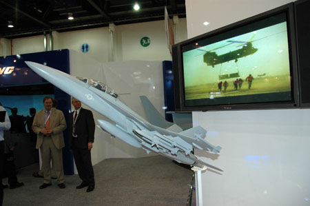 The photo taken on Feb. 24, 2009 shows a model of the F-18-F/A battleplane displayed by the U.S. Boeing company during the International Defense Exhibition 2009 in Abu Dhabi, the United Arab Emirates. The International Defense Exhibition (IDEX) 2009, the ninth edition of the largest arms fair in the Middle East, opened here on Feb. 22 and attracted 897 companies from 50 countries and regions. (Xinhua/Li Zhiping)