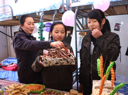 Students of Tibetan ethnic group enjoy traditional food on the first day of Tibetan new year at Liaoyang First High School in north China's Liaoning Province on Feb. 25, 2009. Tibetans across China are celebrating the 50th Tibetan New Year after the Democratic Reform with their old traditions. (Xinhua/Cao Jingyi)