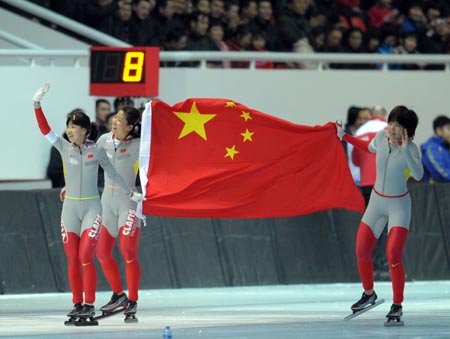 Athletes of China celebrates after the women's team pursuit final of speed skating in the 24th World Winter Universiade in Harbin, capital city of northeast China's Heilongjiang Province, Feb. 26, 2009. The team of China claimed the title with a time of 03:07.38. (Xinhua/Liu Dawei)