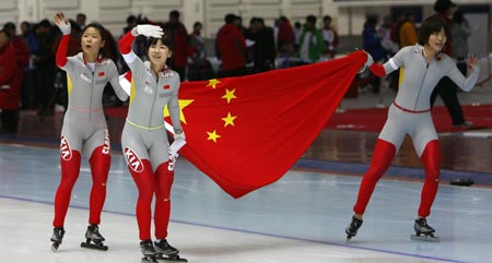 Athletes of China celebrates after the women's team pursuit final of speed skating in the 24th World Winter Universiade in Harbin, capital city of northeast China's Heilongjiang Province, Feb. 26, 2009. The team of China claimed the title with a time of 03:07.38. (Xinhua/Fan Jun)