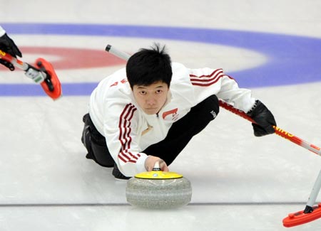 China's Wang Fengchun acts during the men's curling match against South Korea in the 24th World Winter Universiade at Harbin, capital city of northeast China's Heilongjiang Province, Feb. 26, 2009. China took a bronze medal of the event by beating South Korea 9-5. (Xinhua/Li Yong)