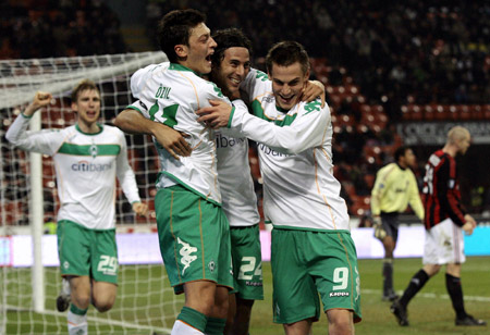Werder Bremen's players celebrate at the end of their UEFA Cup soccer match against AC Milan at the San siro stadium in Milan February 26, 2009.AC Milan was knocked out of the UEFA Cup on away goals Thursday after surrendering a two-goal lead to draw 2-2 with Werder Bremen.[Xinhua/Reuters Photo] 