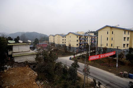 Photo taken on Feb. 25, 2009 shows a view of Shibei New Village of Xiang'e Township in Dujiangyan City of southwest China's Sichuan Province. Sichuan Province speed up the construction of permanent housing with 85,800 houses and 1,143,000 rural habitats being built, respectively 27.37% and 90.5% of the restoration plan.