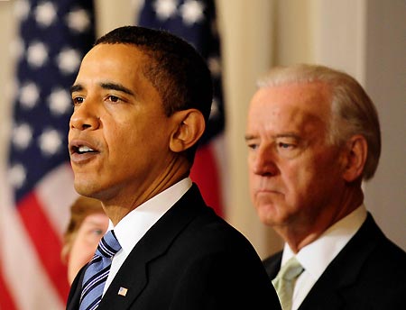 U.S. President Barack Obama (L) makes a statement about the Fiscal Year 2010 budget as Vice President Joe Biden listens in the Eisenhower Executive Office Building in Washington, February 26, 2009.[Xinhua]