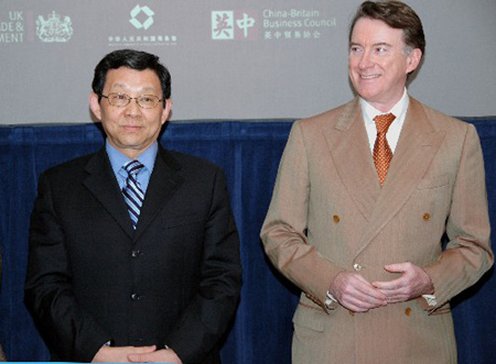 Britain's Business Secretary Lord Mandelson (R) attends a China-Britain Business Council matching event with China's Commerce Minister Chen Deming in London February 27, 2009. [Xinhua]