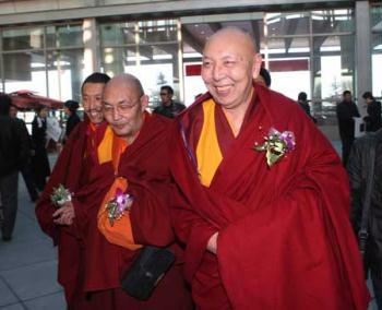 Members of the 11th National Committee of the Chinese People's Political Consultative Conference (CPPCC) from southwest China's Tibet Autonomous Region arrive in Beijing, capital of China, March 1, 2009. [Liu Weibing/Xinhua]