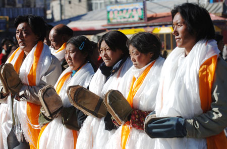Followers of the Tibetan Buddhism arrive in Lhasa, capital of southwest China's Tibet Autonomous Region, in November 2007, after a long worship road by practising kowtow to express their most honest heart to the Buddha.