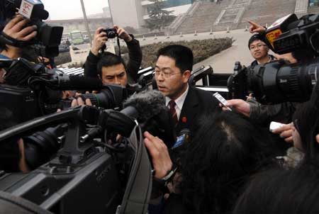 A spokesman of Shijiazhuang Intermediate People's Court is interviewed by media after an auction of scandal-hit Sanlu dairy company in Shijiazhuang, capital of north China's Hebei Province, on March 4, 2009. Beijing-based dairy producer Sanyuan won the bid of Sanlu with the price of 616.5 million RMB (about 90 million USD).(Xinhua/Gong Zhihong)