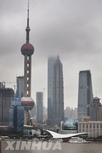 Photo taken on February 26, 2009 shows a cloudy day in Shanghai. Rain clouds have been showering Shanghai for the past 20 days, smashing a 136-year record for the longest continuous downpour. 