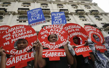 People hold a demonstration outside the Department of Labor and Employment building to protest against the unemployment problems in Manila, capital of the Philippines, March 3, 2009. About 39,000 Filipinos, mostly in export-oriented industries, have lost their jobs in the past five months as a direct consequence of the global economic crisis.
