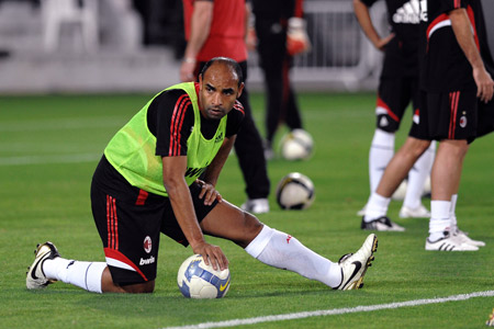 AC Milan's Emerson attend a training session at the Hamed Bin Jassin stadium in Doha, Qatar, March 3, 2009. [Xinhua]