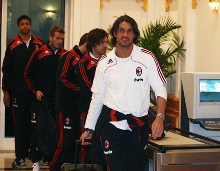 AC Milan's Paolo Maldini (front) arrives in Doha, Qatar, March 3, 2009. [Xinhua]