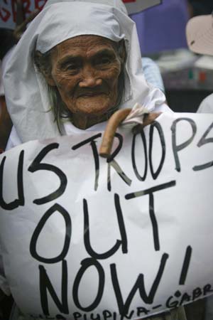 An old woman attends a demonstration near the Malacanang Presidential Palace in Manila, Philippines, March 4, 2009. The demonstrators on Wednesday slammed Philippine President Gloria Macapagal-Arroyo for her continued support for the Visiting Forces Agreement with the United States. (Xinhua/Luis Liwanag)