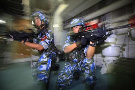 Chinese marine special force corps attend a drill on board of destroyer 'Guangzhou' in the Indian Ocean on the way to Pakistan March 4, 2009. A Chinese naval task force including destroyer 'Guangzhou' and a helicopter will attend the 'Peace-09' exercise in the seas off Pakistan. 