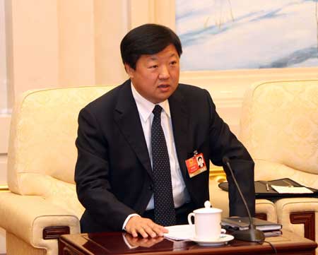 Song Xibin, deputy to the Second Session of the 11th National People's Congress (NPC) from northeast China's Heilongjiang Province, speaks while deliberating the government work report in Beijing, capital of China, March 6, 2009. (Xinhua/Lan Hongguang) 