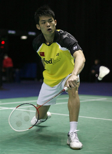 World and Olympic champion Lin Dan breezed through the first round of the All England tournament in Birmingham on Wednesday with a 21-13, 21-14 victory over dangerous Indian Anup Sridhar.[Sina.com]