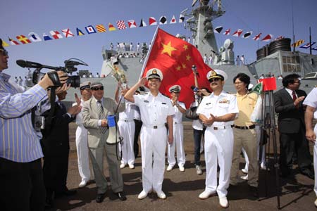 Senior Colonel Chen Yueqi (C), Chinese Navy compere of the Exercise AMAN 09, expresses his thanks to the public in Karachi, south Pakistan, March 5, 2009. Chinese Navy destroyer 