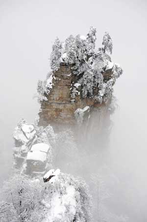 Picture taken on March 4, 2009 shows a view of the Tianzi Mountain in Zhangjiajie, a UNESCO heritage site in central China's Hunan Province.