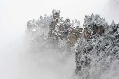 Picture taken on March 4, 2009 shows a view of the Tianzi Mountain in Zhangjiajie, a UNESCO heritage site in central China's Hunan Province.