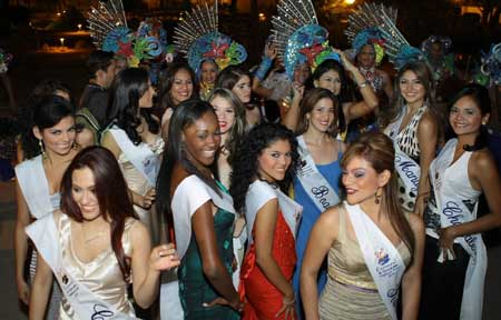 Selected beauties for a pageant of "the queen of corn festival" pose for photos in Managua, capital of Nicaragua, on March 4, 2009. 15 beauties selected from all provinces in Nicaragua will compete for the queen of corn festival in May 2009. 