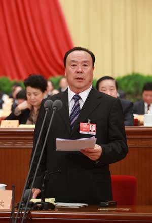 Bai Lichen, vice-chairman of the National Committee of the Chinese People's Political Consultative Conference (CPPCC), presides over the third plenary meeting of the Second Session of the 11th National Committee of the CPPCC held at the Great Hall of the People in Beijing, capital of China, March 8, 2009. (Xinhua/Ju Peng)(