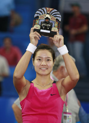 China's Li Na holds the trophy during the awarding ceremony for the singles final at the WTA Monterrey Tennis Open, in Monterrey, Mexico, on March 8, 2009. Li Na is defeated by Marion Bartoli of France with 0-2 (4-6, 3-6) and ranked the second. [Xinhua]