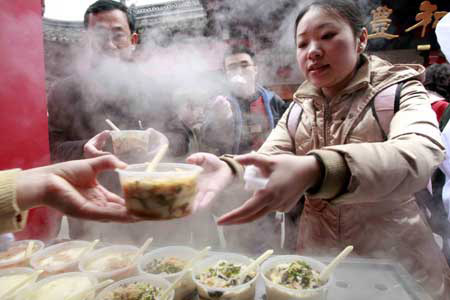 Visitors buy and taste folk snack during a folk snacks fair and exposition held in east China's Shanghai, March 7, 2009. Some 108 types of folk snacks from all over China were brought here to promote the Chinese traditional culture.(Xinhua Photo) 