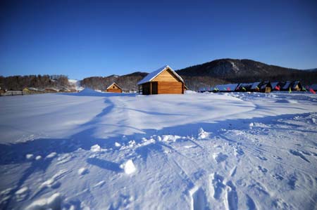 Photo taken on March 6, 2009 shows a view in the Kanasi scenic area, northwest China's Xinjiang Uygur autonomous region. [Xinhua] 