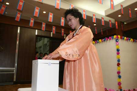 A woman casts her ballot in Pyongyang, capital of the Democratic People's Republic of Korea (DPRK), March 8, 2009. An election of the members of the 12th Supreme People's Assembly (SPA) started here Sunday in DPRK. 