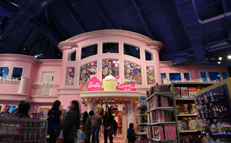 Customers pick up Barbie dolls in the ToysRus at Times Square in New York, the United States, March 7, 2009. Barbie celebrates her 50th birthday on March 9, 2009. (Xinhua/Gu Xinrong)