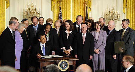 U.S. President Barack Obama signs an Executive Order on stem cells research in the East Room of the White House in Washington, the United States of America, March 9, 2009. 