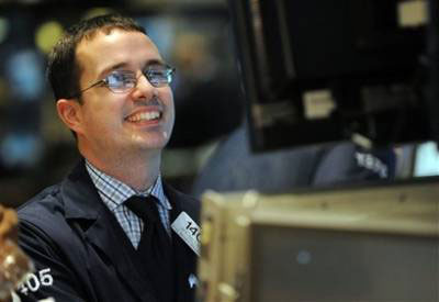 Neil Gallagher of Bear Wagner Specialists works on the floor of the New York Stock Exchange, Tuesday, March 10, 2009 in New York. Led by financial companies, the market made its first big move upward in weeks Tuesday after Citigroup Inc. said it had operated at a profit during the first two months of the year. [Agencies]