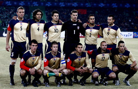 Players of Australia's Newcastle Jets pose for photos before the AFC Champions League group E round against China's Beijing Guo'an in Beijing, capital of China, on March 10, 2009. [Xinhua]