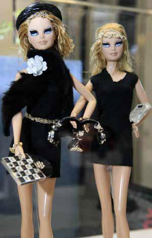 An exhibition of Barbie dolls is held at the pret-a-porter Paris Fair in Paris, France, March 7, 2009. [Zhang Yuwei/Xinhua]