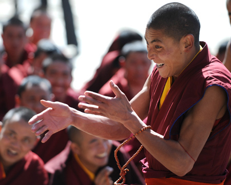 Tibetan lamas debate about the sutra of Tibetan Buddhism at the Sera Monastery during the Grand Summons Ceremony in the suburbs of Lhasa, southwest China's Tibet Autonomous Region, on March 10, 2009. [Xinhua photo]