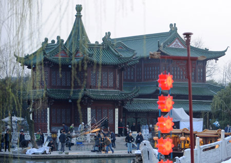 The cast and crew of new version TV series scenarized from China's classic romance 'A Dream of Red Mansions' go along with their trial shooting of breakdown scripts, at the scenery zone of Xi Chun Tai, or the Brightening Springtide Platform on the Slim West Lake, in Yangzhou City, east China's Jiangsu Province, March 9, 2009. 