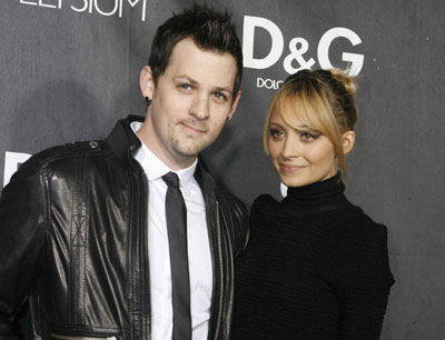  Joel Madden and Nicole Richie (R) 