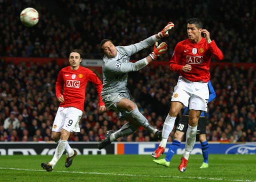 Cristiano Ronaldo scored the second goal of the Manchester United during their match agaist Inter Milan at the Champions League on March 11, 2009. [Sina.com] 