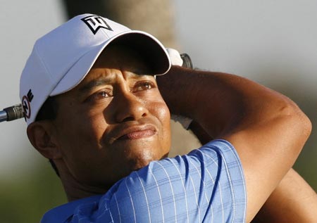 Golfer Tiger Woods of the U.S. hits off the ninth tee during his practice round for the CA Championship at Doral Golf Resort in Miami, March 11, 2009. [Xinhua/Reuters]