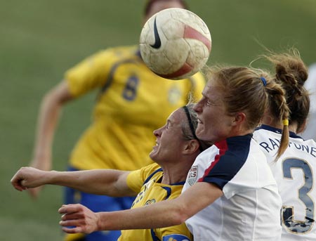 Sweden's Victoria Svensson and Rachel Buehler (R) of the U.S. Fight for the ball during their Algarve Women's Soccer Cup final match at Algarve stadium March 11, 2009.