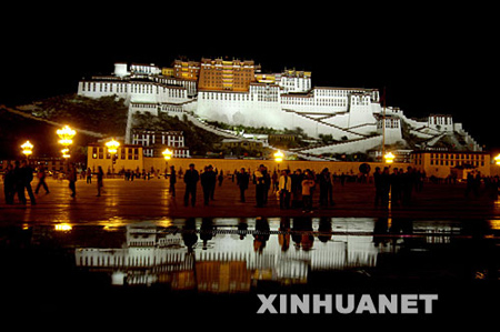 Photo taken on May 2, 2008 shows the magnificent night view of the Potala Palace, the iconic imagery of Lhasa, capital of southwest China's Tibet Autonomous Region. [Xinhua File Photo]