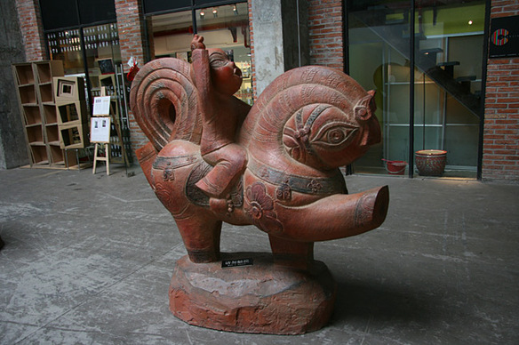 A sulpture showcased inside an abandoned workshop of Red Town, Shanghai. [Photo by Wang Zhiyong/China.org.cn]